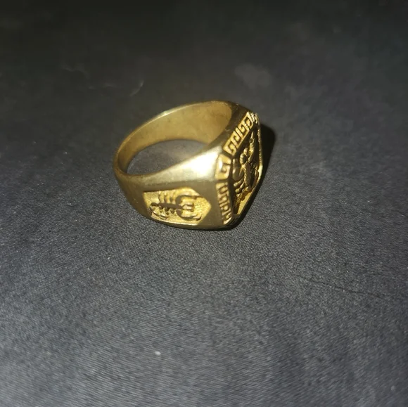 18k yellow hold man's ring size 11